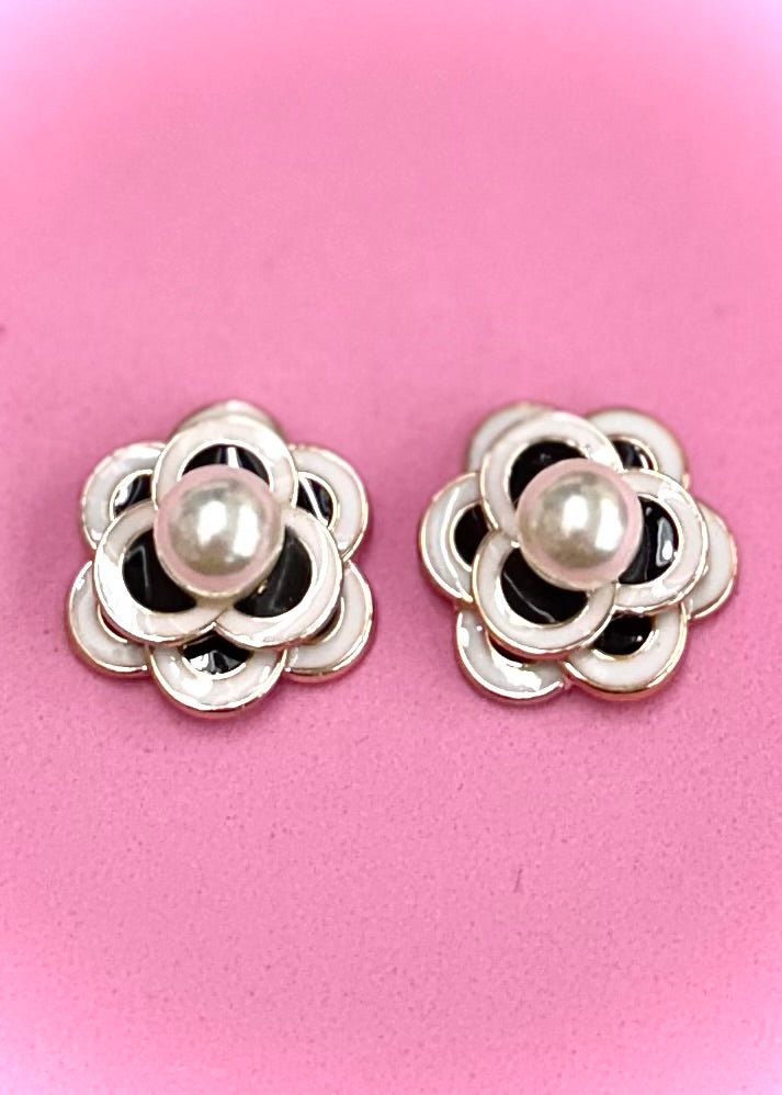 Luxe Bloom Pearl Cabochons-Large