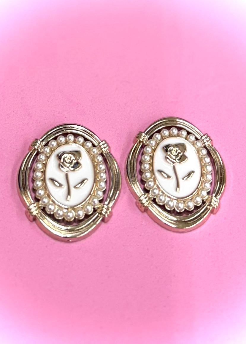 Luxe Bloom Pearl Cabochons-Large